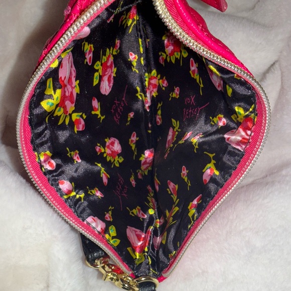 Betsey Johnson Fuchsia Quilted Wristlet shoulder bag with Gold Accents - Picture 12 of 13